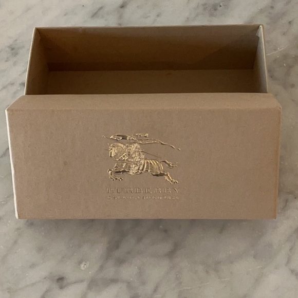 Burberry Gift Box - Picture 2 of 4